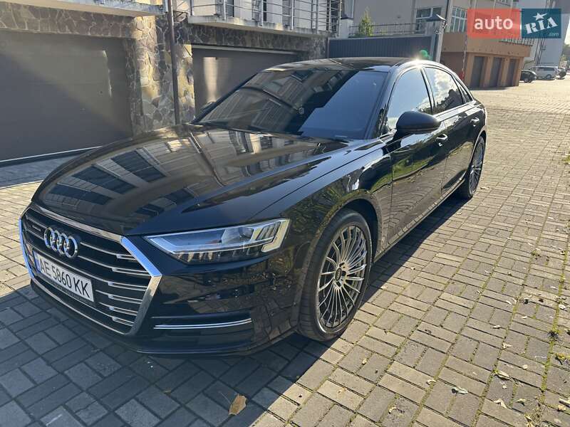 Седан Audi A8 2021 в Львове