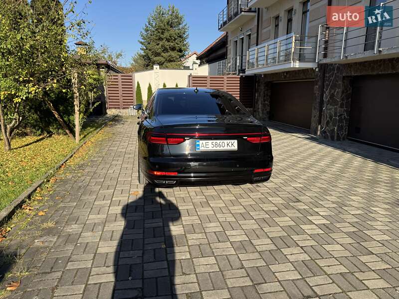 Седан Audi A8 2021 в Львове