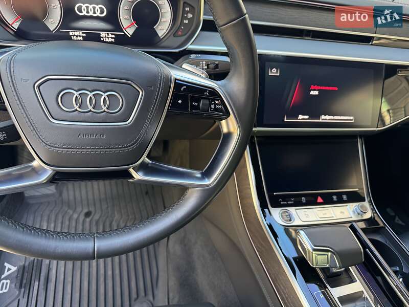 Седан Audi A8 2021 в Львове