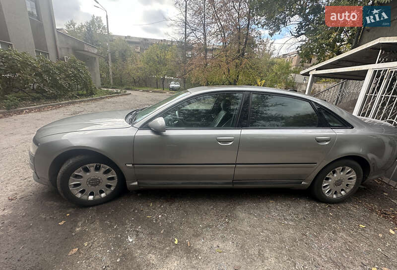 Седан Audi A8 2004 в Кривому Розі