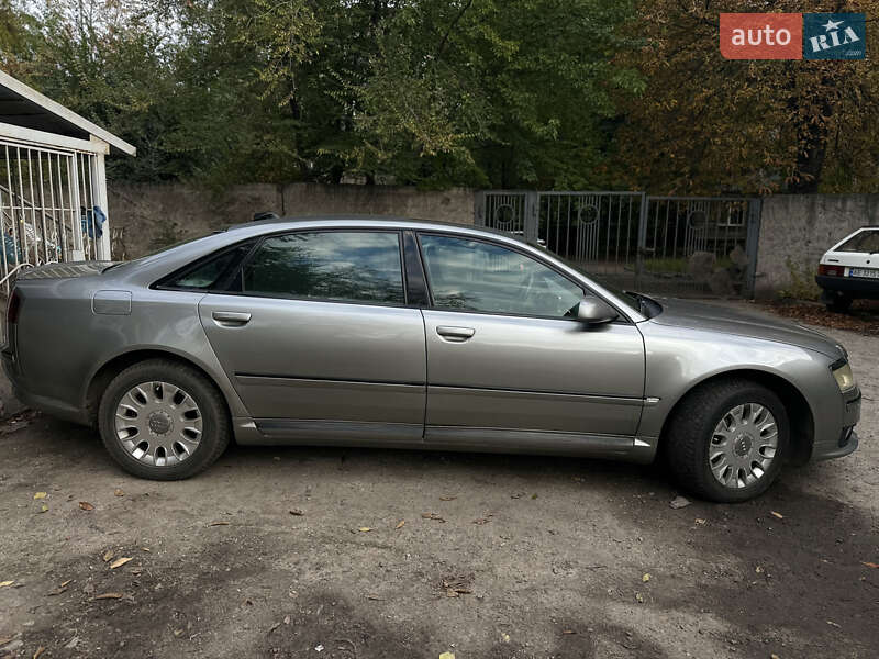 Седан Audi A8 2004 в Кривому Розі