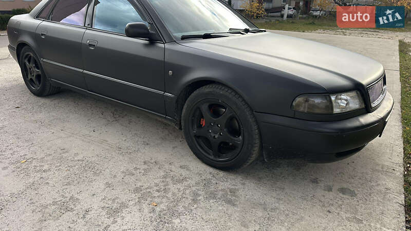Седан Audi A8 1995 в Славуте
