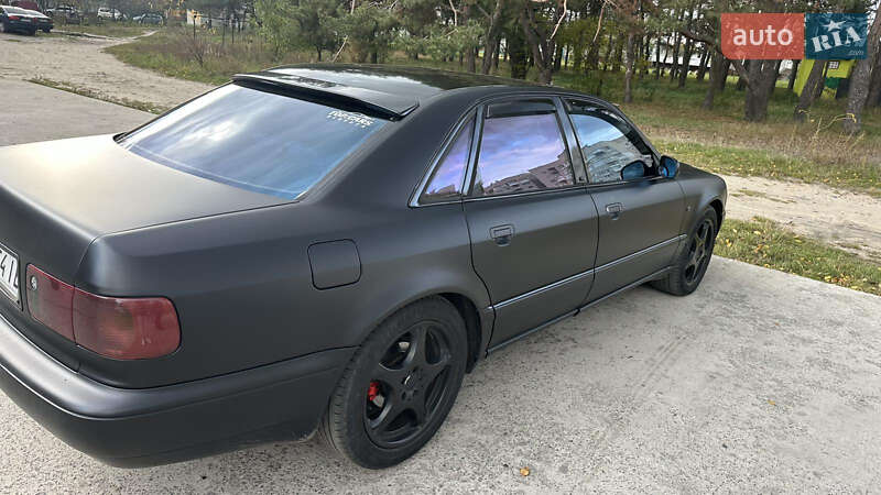 Седан Audi A8 1995 в Славуте