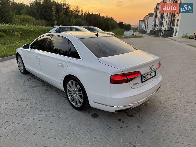 Седан Audi A8 2015 в Львове