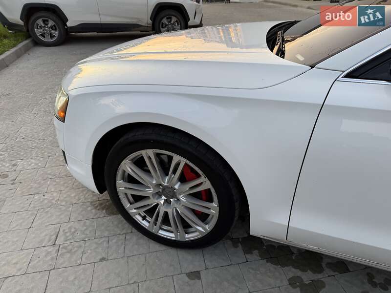 Седан Audi A8 2015 в Львове