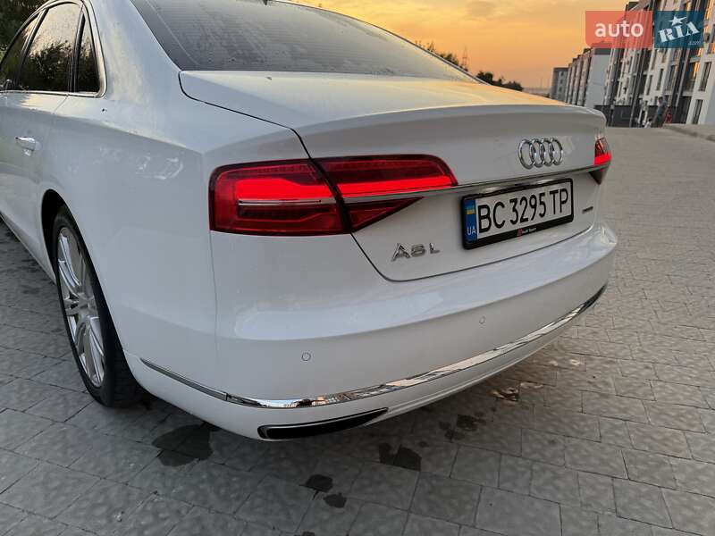 Седан Audi A8 2015 в Львове