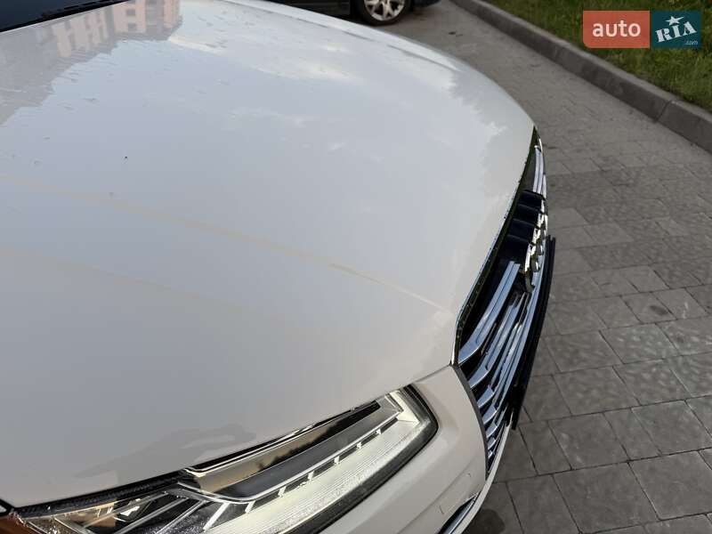 Седан Audi A8 2015 в Львове