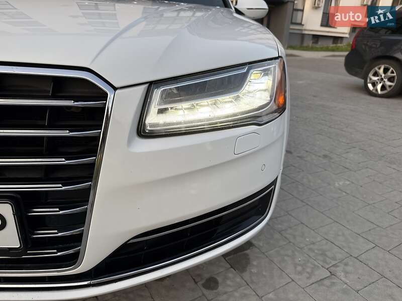 Седан Audi A8 2015 в Львове