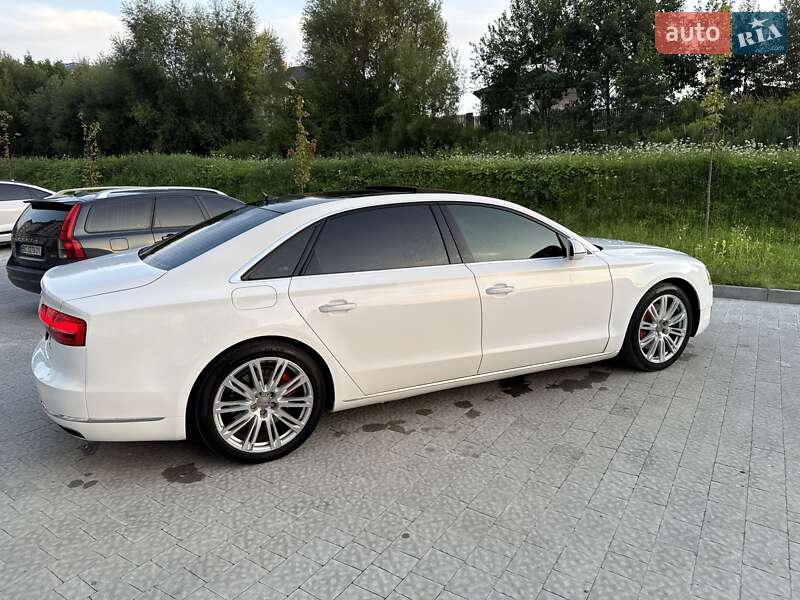 Седан Audi A8 2015 в Львове