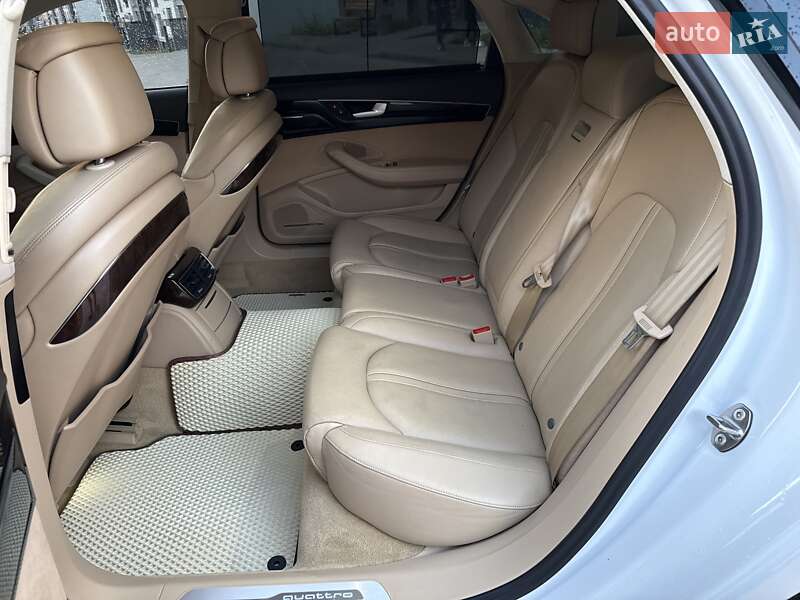 Седан Audi A8 2015 в Львове