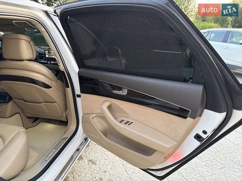 Седан Audi A8 2015 в Львове