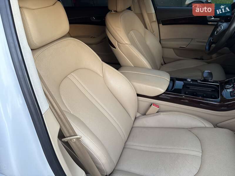 Седан Audi A8 2015 в Львове