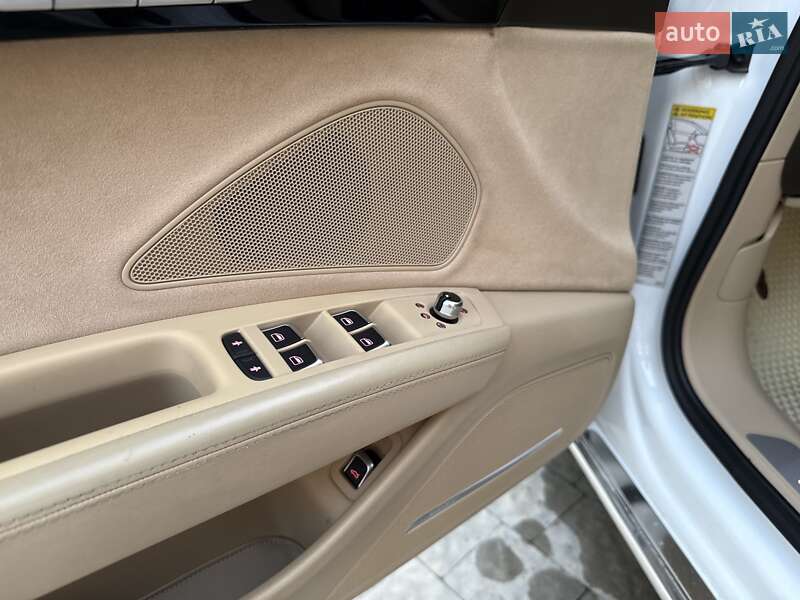 Седан Audi A8 2015 в Львове