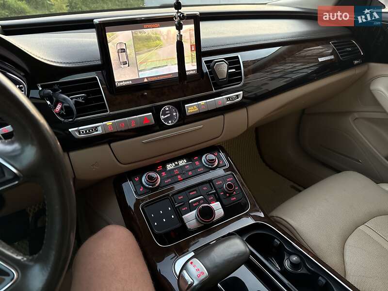 Седан Audi A8 2015 в Львове