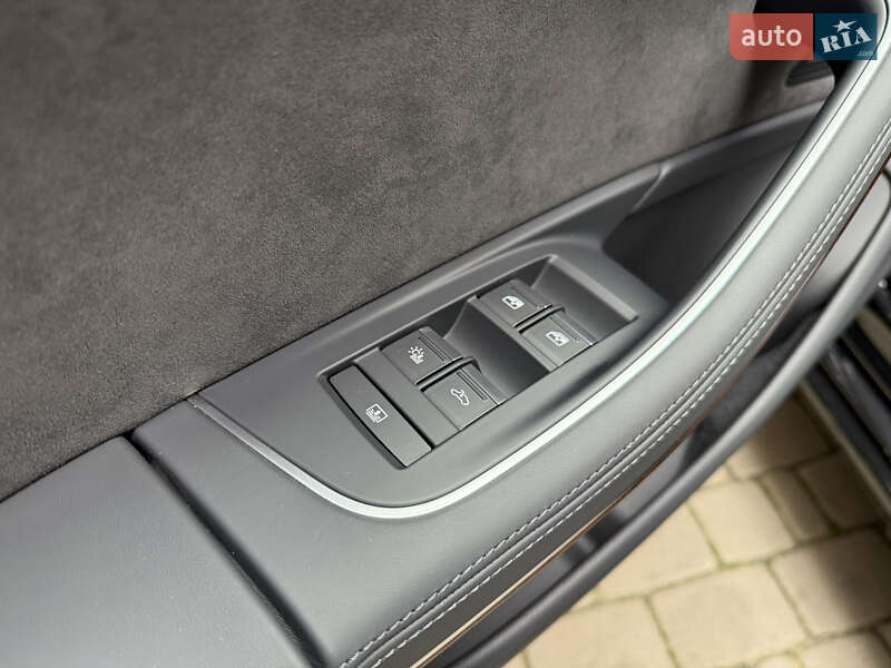 Седан Audi A8 2021 в Києві