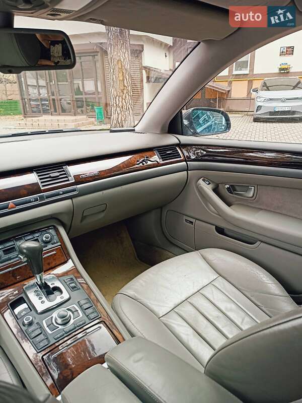 Седан Audi A8 2003 в Буче