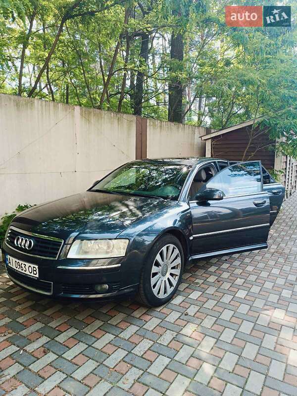 Седан Audi A8 2003 в Буче