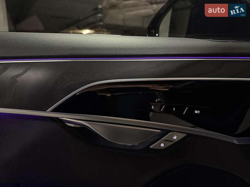 Седан Audi A8 2021 в Києві