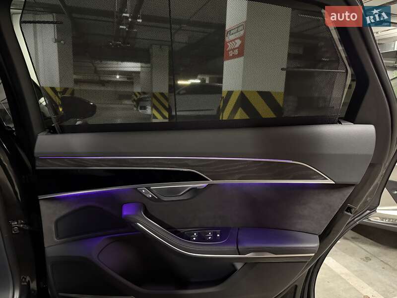 Седан Audi A8 2021 в Києві