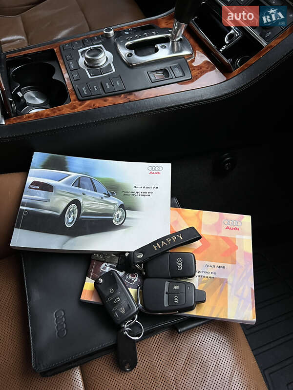 Седан Audi A8 2004 в Хмельницком