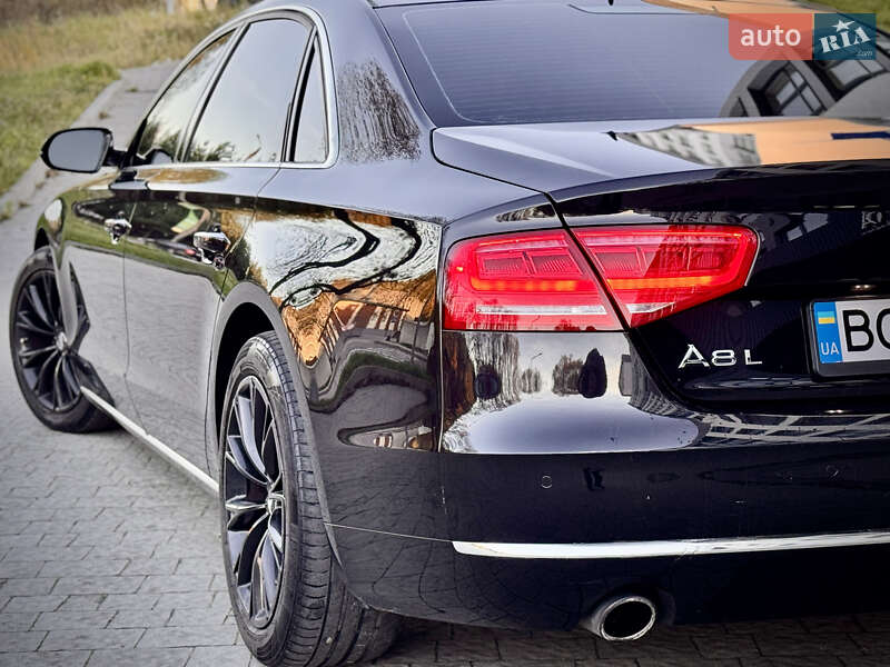 Седан Audi A8 2013 в Львове