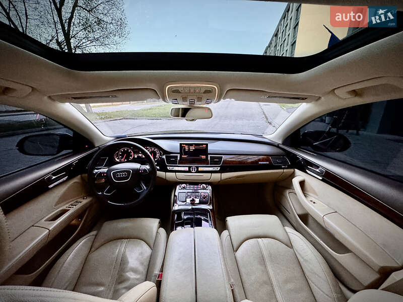 Седан Audi A8 2013 в Львове