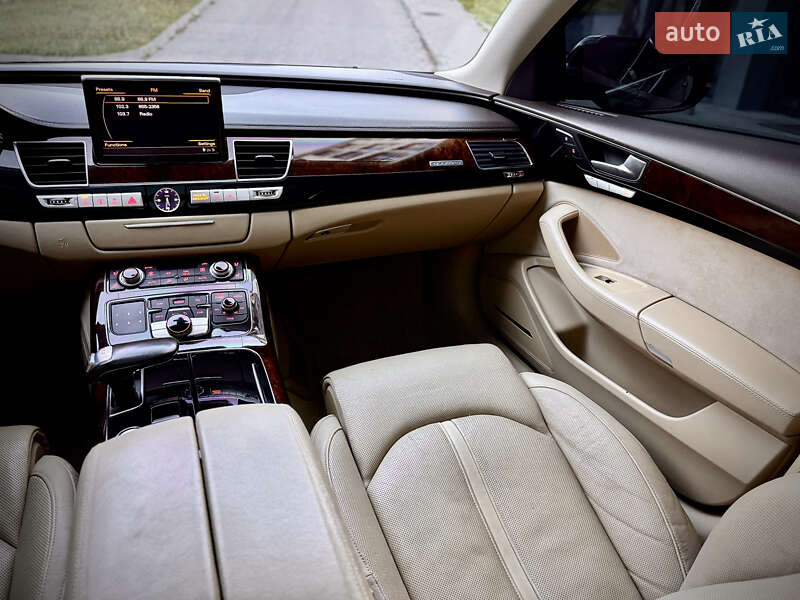 Седан Audi A8 2013 в Львове