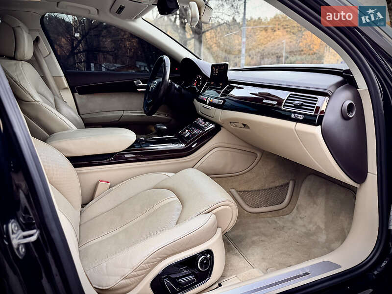 Седан Audi A8 2013 в Львове