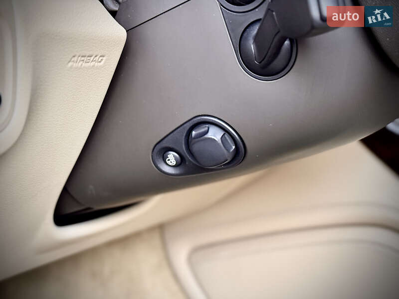 Седан Audi A8 2013 в Львове