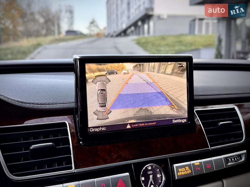 Седан Audi A8 2013 в Львове