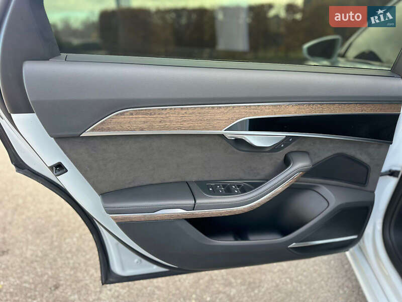 Седан Audi A8 2020 в Киеве