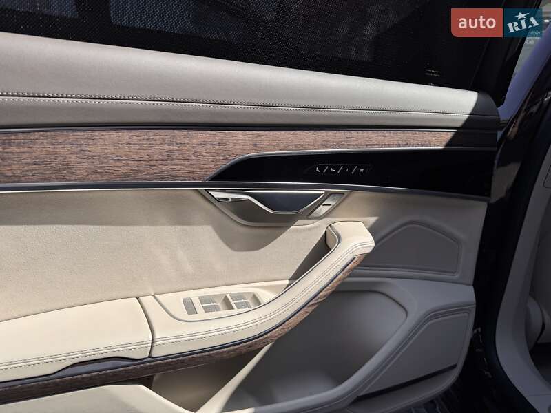 Седан Audi A8 2019 в Одесі
