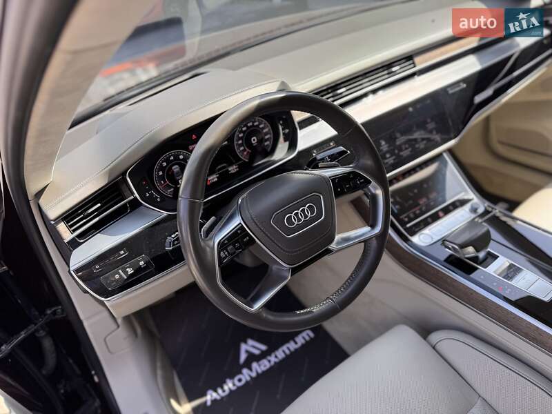 Седан Audi A8 2019 в Одесі