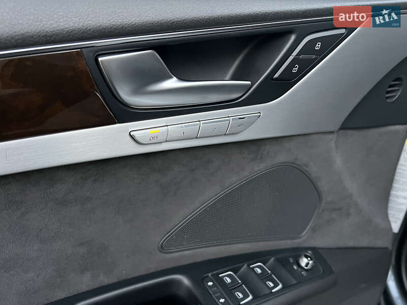 Седан Audi A8 2013 в Одессе