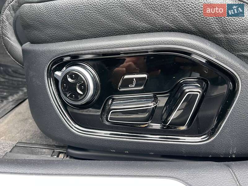 Седан Audi A8 2015 в Киеве