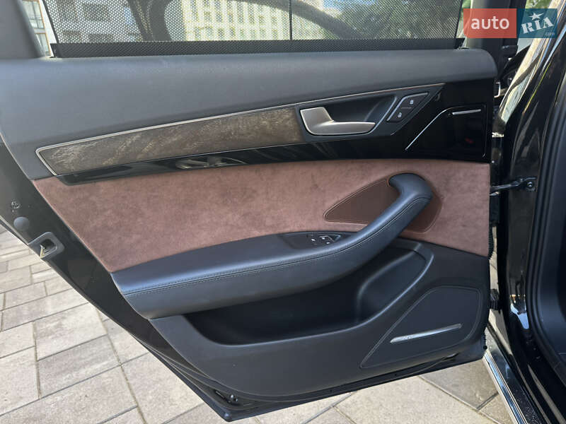 Седан Audi A8 2015 в Києві