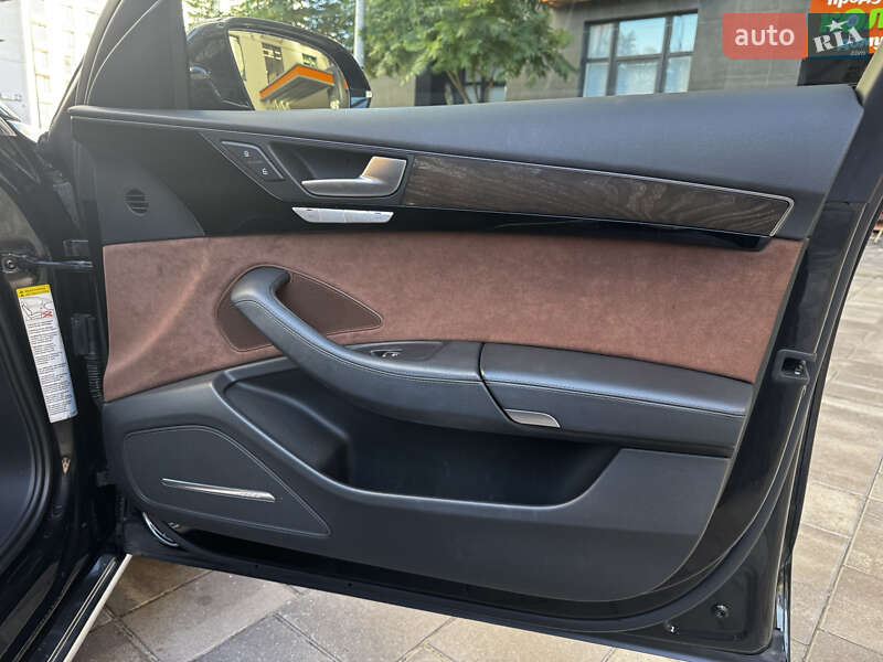 Седан Audi A8 2015 в Києві