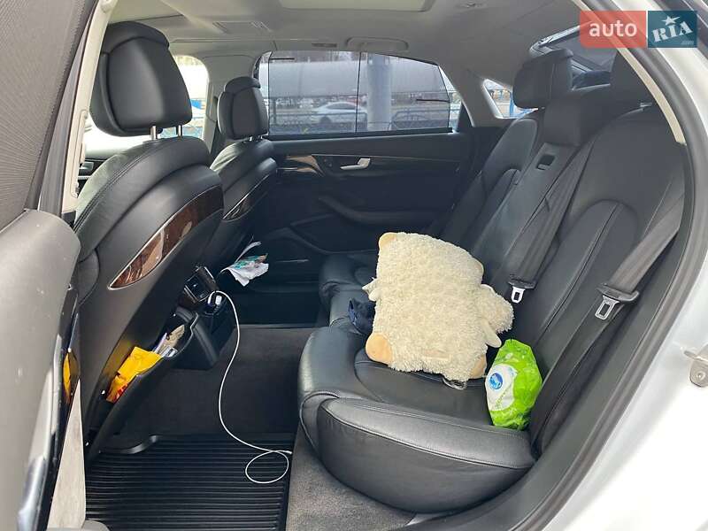 Седан Audi A8 2015 в Киеве