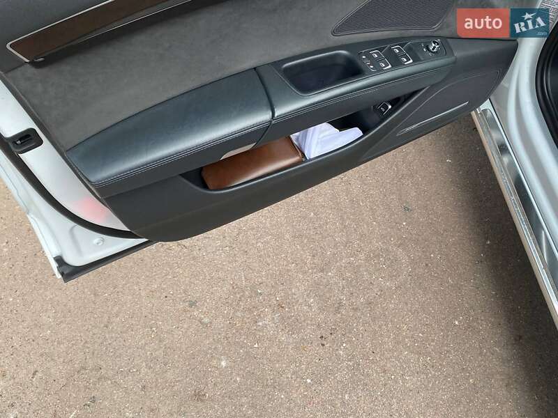 Седан Audi A8 2015 в Киеве