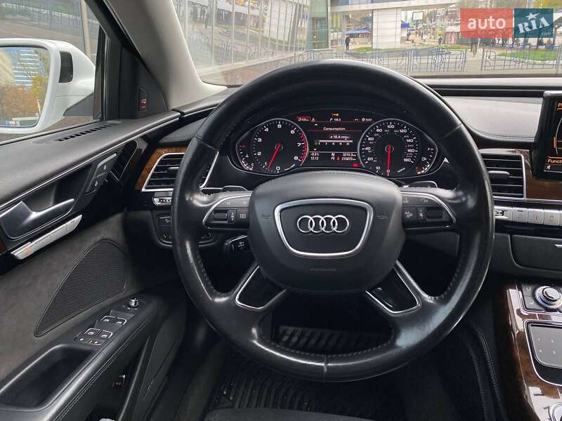 Седан Audi A8 2015 в Киеве