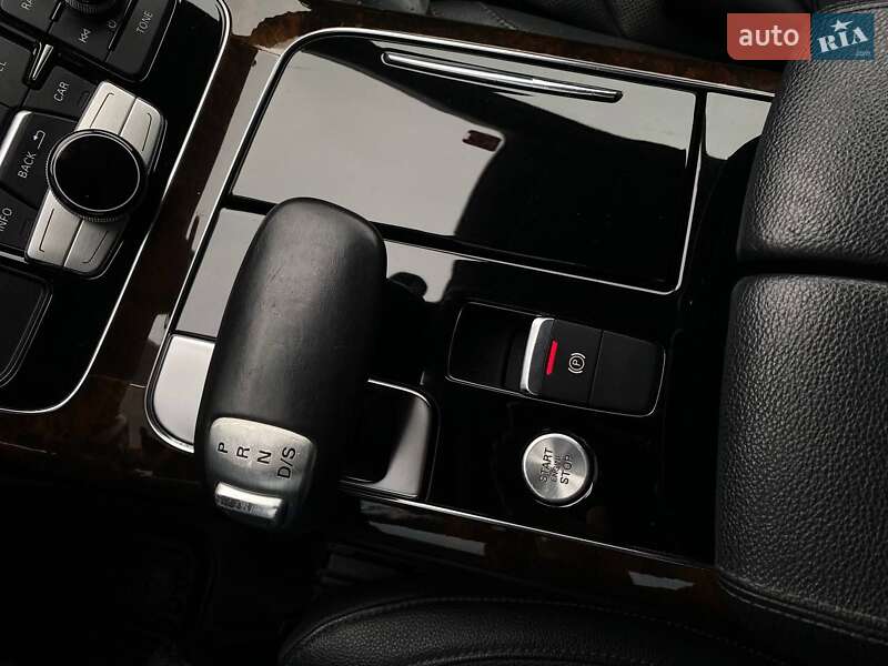 Седан Audi A8 2015 в Киеве