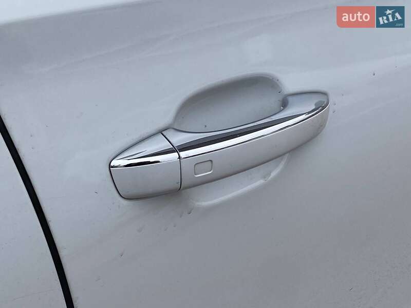 Седан Audi A8 2015 в Киеве