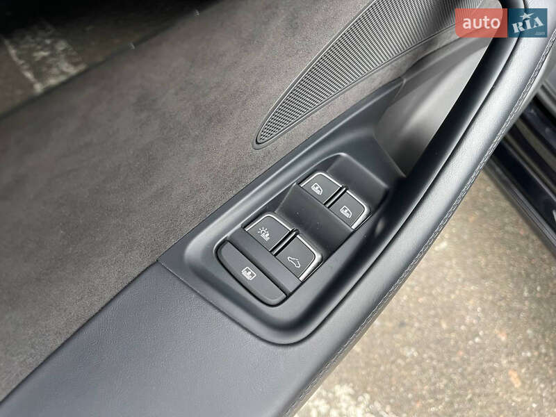 Седан Audi A8 2015 в Киеве