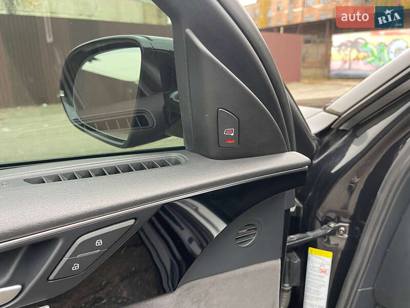 Седан Audi A8 2015 в Киеве