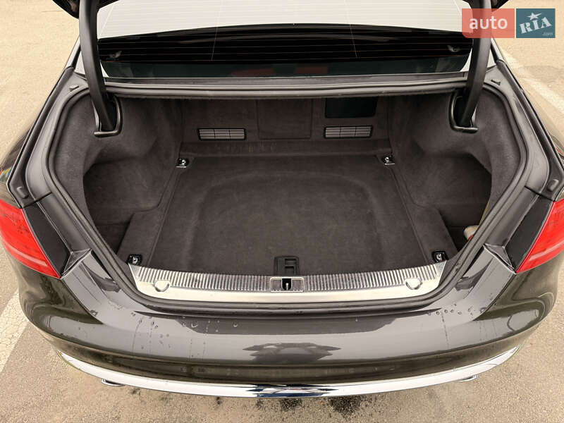 Седан Audi A8 2012 в Киеве