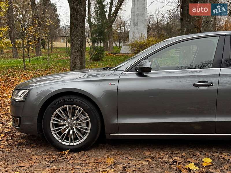 Седан Audi A8 2016 в Києві