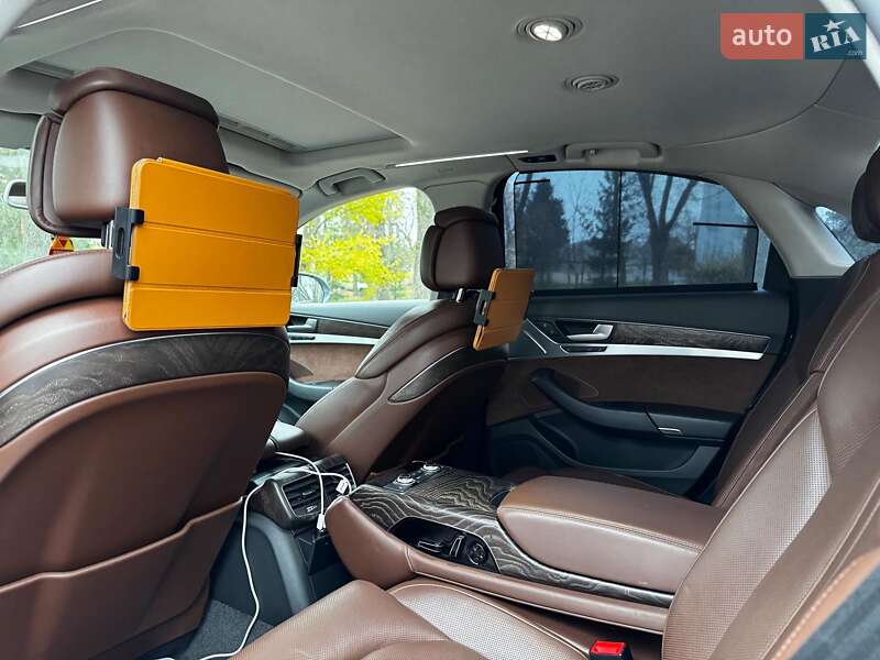 Седан Audi A8 2016 в Києві