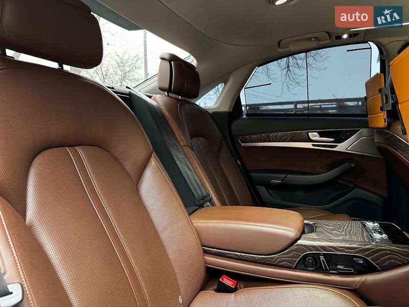 Седан Audi A8 2016 в Києві