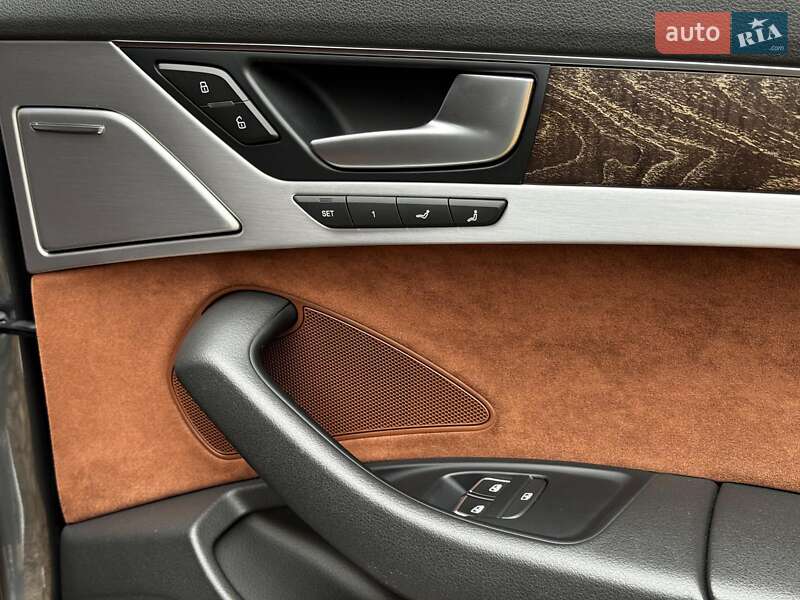 Седан Audi A8 2016 в Києві