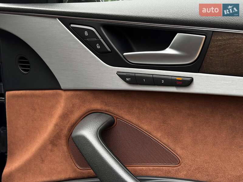 Седан Audi A8 2016 в Києві